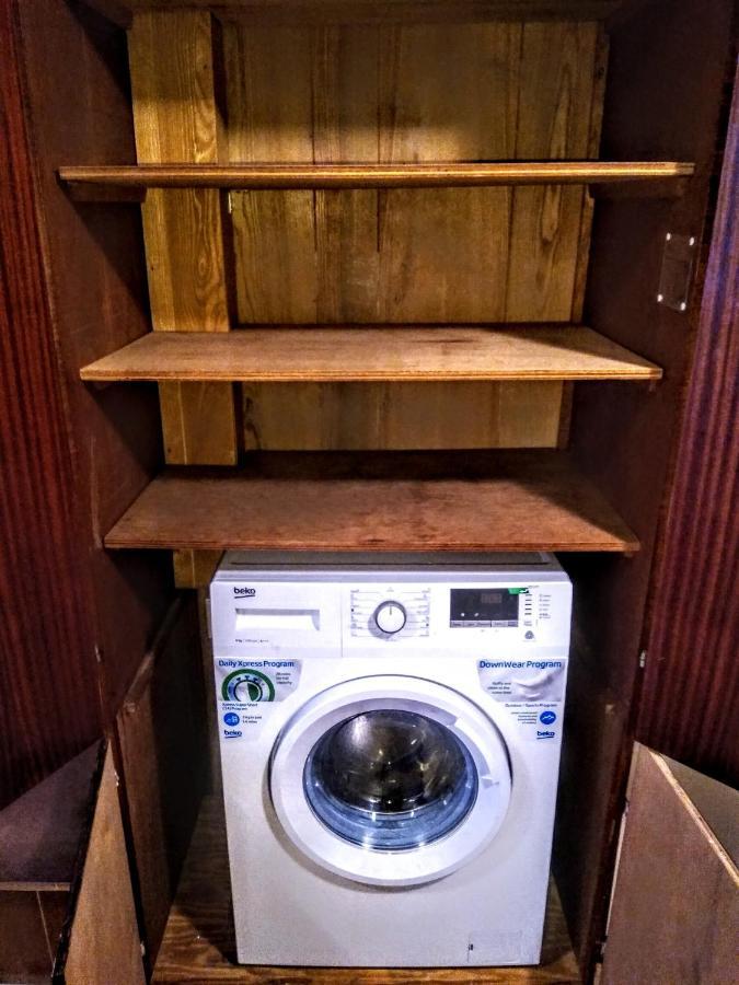 Two Rooms Rustic House - Self Check-In Bukares Bagian luar foto