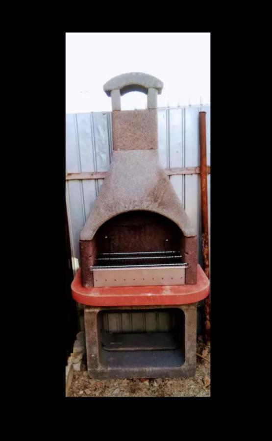 Two Rooms Rustic House - Self Check-In Bukares Bagian luar foto