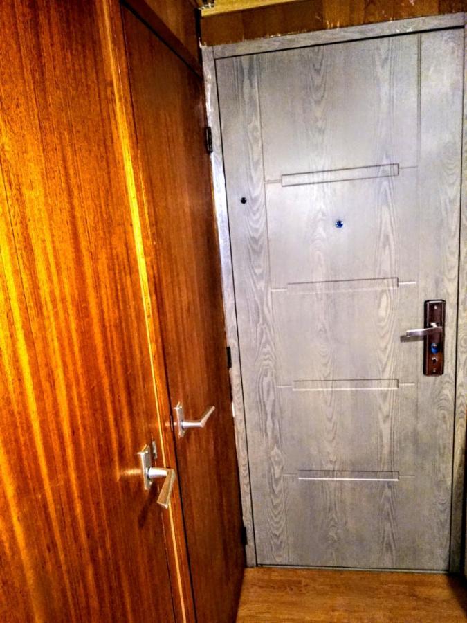 Two Rooms Rustic House - Self Check-In Bukares Bagian luar foto
