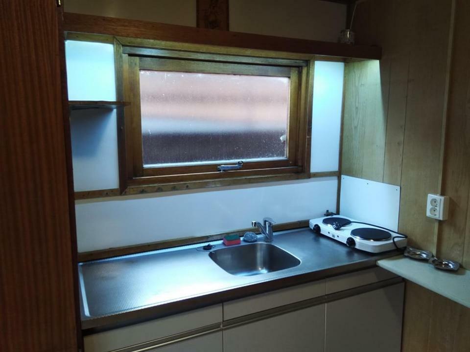 Two Rooms Rustic House - Self Check-In Bukares Bagian luar foto