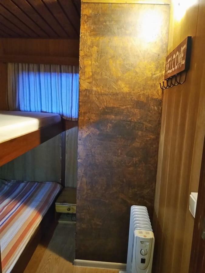 Two Rooms Rustic House - Self Check-In Bukares Bagian luar foto